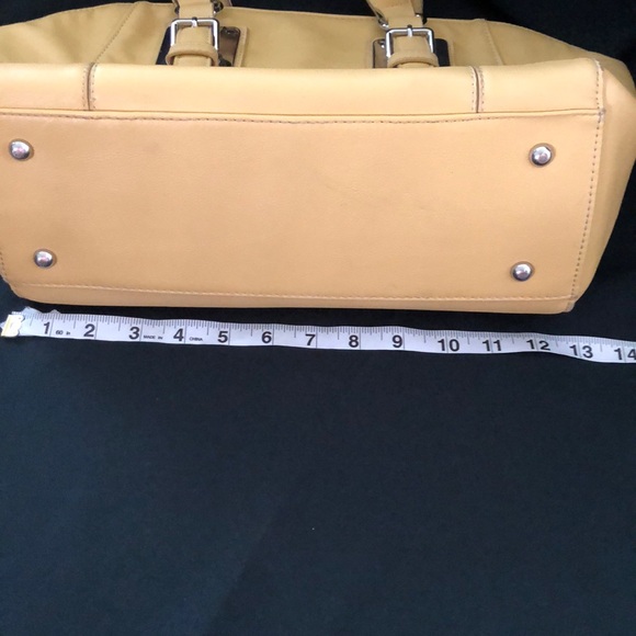 “C” yellow color shoulders Bag - Picture 11 of 14
